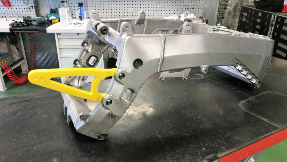 Прототип детали мотоцикла, напечатанный на 3D принтере Sharebot